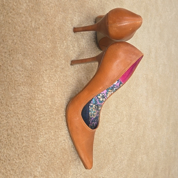 NWT! Steve Madden "Tripin' natural leather stiletto pumps! (10) - Picture 2 of 8